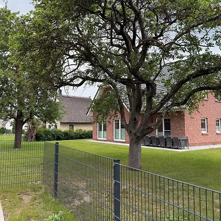 Grosses In Mellnitz Auf Ruegen Mit 5 Schlafzimmer 펜션 *