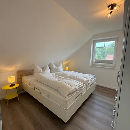 Grosses In Mellnitz Auf Ruegen Mit 5 Schlafzimmer * 포세리츠