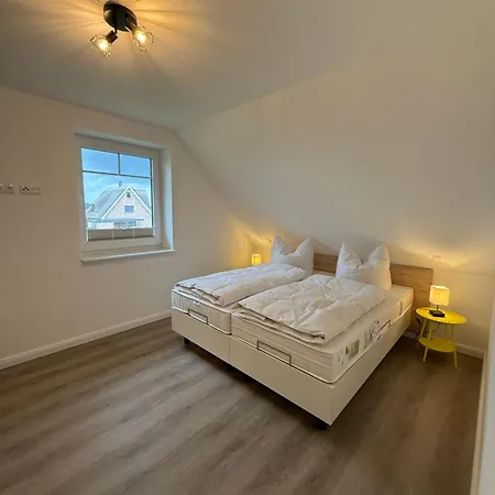 Grosses In Mellnitz Auf Ruegen Mit 5 Schlafzimmer Vakantiehuis *
