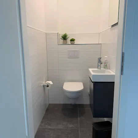 Grosses In Mellnitz Auf Ruegen Mit 5 Schlafzimmer *