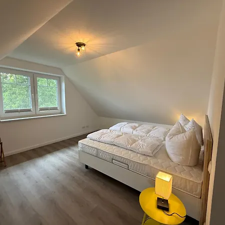 Grosses In Mellnitz Auf Ruegen Mit 5 Schlafzimmer *