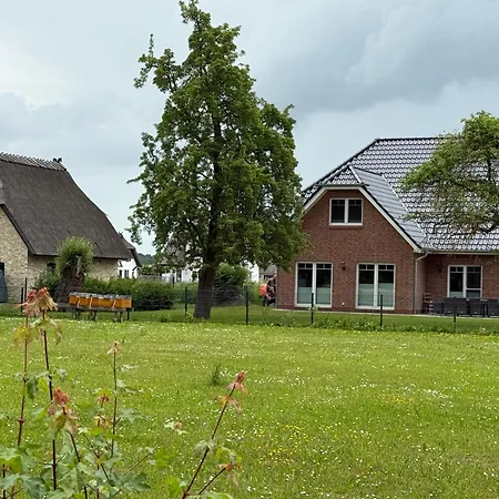 Grosses In Mellnitz Auf Ruegen Mit 5 Schlafzimmer 펜션