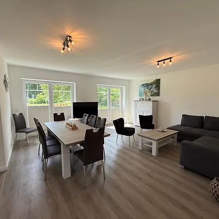 Grosses In Mellnitz Auf Ruegen Mit 5 Schlafzimmer 펜션 포세리츠