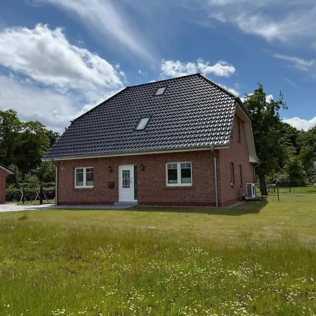 펜션 Grosses In Mellnitz Auf Ruegen Mit 5 Schlafzimmer
